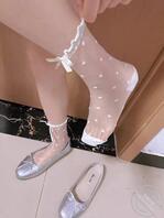 非常非常可爱的舞蹈家成年人可爱女儿，正常穿搭，美丽拌匀的。2