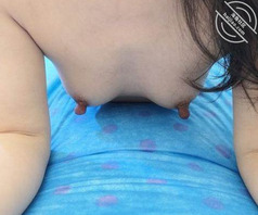 怼B拍照，看着很干净0