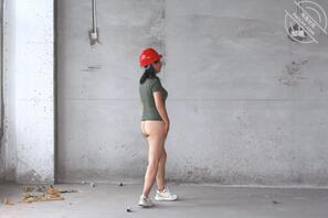 女老板工地露出2