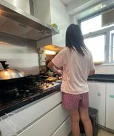 【原创】姐姐在打扫卫生，姐夫在卧室打王者，忍不住强上了姐姐，还惊动了姐夫0