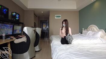 (58)  原创视频 游戏or人妻 哪个好玩？老婆第一次单独赴约 0