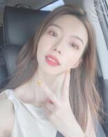 看到三姐手机里面的照片，我立马就硬了1