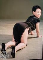 极品人妻骚货老A8旗袍诱惑，欢迎屏射返图，老骚货会看1