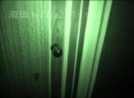 白虎妈妈醉酒裸睡，儿子进去摸妈妈白虎逼