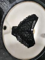 偷拍表姐内裤。