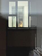 发现对面楼洗澡不关门