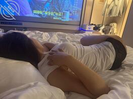 07年小母狗 异地恋两个月没见面说我鸡巴变小了 给兄弟们看看她的骚逼样1