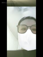 你的骚母狗老婆洗澡露出