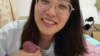 超神颜值，轻素颜无美颜纯天然眼镜妹