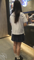 街头偷拍小妹裙底风光2