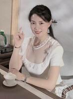 妈妈 52 岁，离婚好久了，翻她手机发现的
