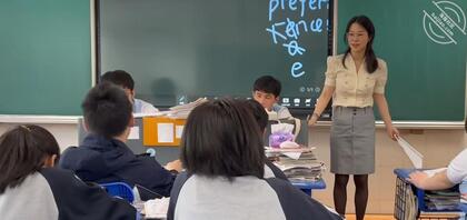 有时候我觉得我妈妈真的挺骚的0