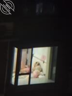 夏天就是好，偷拍对面骚妇0