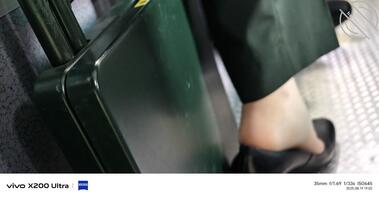 有没有内部现役穿短丝高跟鞋的，挺喜欢.0