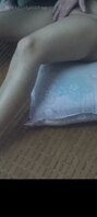第一次给老婆找来单男很温柔，怕骚妻放不开，先抚摸调情试探
