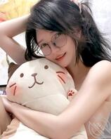 漂亮的美少女漏奶子