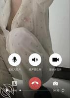 和姐姐打视频走光露奶头