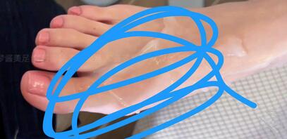 出售一部缺系资源，超嫩学生妹足，最后满满射了一脚0