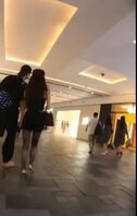 街拍大长腿，太保守，想拍内内太难了