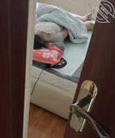 偷拍姐姐一边看毛片一边自慰0