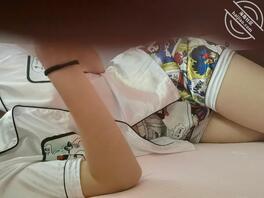 十三岁大长腿！脚放她下体，下一步就干她1