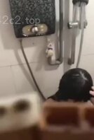 偷拍洗澡被发现了