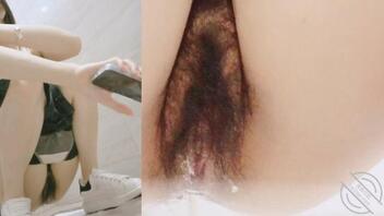 高档餐厅女厕全景偷拍两位美女多毛肥鲍鱼 2