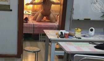 【暗水原创】117.春节前和表姐大战小饭桌，表姐大叫&ldquo;我是小亮的小骚货&rdquo;