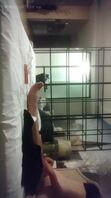 跟妈妈去开房，被爸爸发现了，爸爸把我头给打歪了