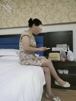 (三十一)-1、美妇干妈 差点被干儿子乱伦操哭2