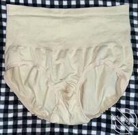 昨天姑妈没有换内裤，所以就没有更新，但是今天换了。0