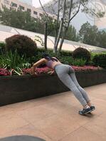 爱做瑜伽的姑姑，家里做瑜伽，椅子都磨湿了没忍住。（非原创）0