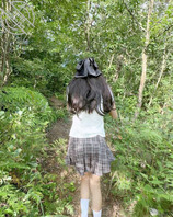 发现了妹妹手机里自拍裸照，然后就把他约到户外操了，她才20真亲妹妹乱伦