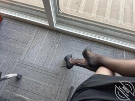 奇怪了,我放在办公室的高跟鞋经常有一股怪味儿1