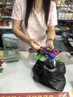 辽宁某超市老板娘不穿胸罩0