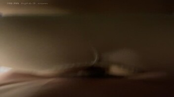 调教嫂子！穿上丝袜后入！