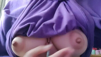 白皙学生自拍揉奶