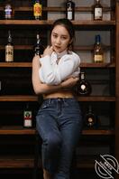 乔依琳一吧台2