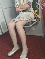 飞机上近距离偷拍空姐2