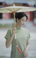 小姨子韦艳勤，偷拍过她，用她的内裤撸过，也用袜子撸过，偷拍的设备去那弄呢