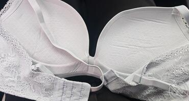 最近小表妹来，拿走了一件蓝色胸罩