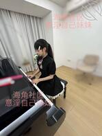 【原创视频115】音乐室内，打情骂俏当中把妹妹强行按在钢琴凳子上使劲摩擦0