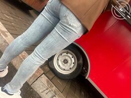 偷拍两个紧身牛仔裤少妇，1