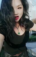 儿媳妇！爱自拍，爱打扮！momo上发的照片！电脑保存发现的！2