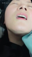 除夕夜操贤妻，肉棒敲打骚逼喷水。
