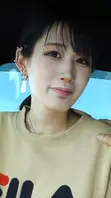气质舌钉小模特看着挺温柔正经其实是个骚货反差婊跟猥琐大叔在车上约炮2
