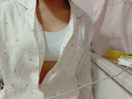 职高萝莉还没开苞，奶子都没被吃过