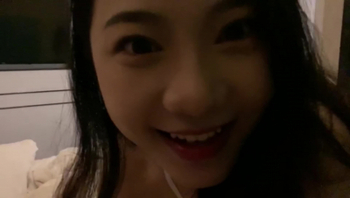 [原创]高颜值学妹穿着白色精灵服饰吃肉棒“还想插进去”