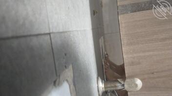 厕拍极品骚逼，还跑到男厕所来了，这不让我看爽了1