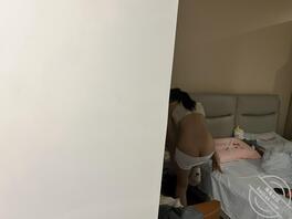 默默注视着妹妹换衣，如果我这时候跑过去抱住妹妹她会不会反抗2